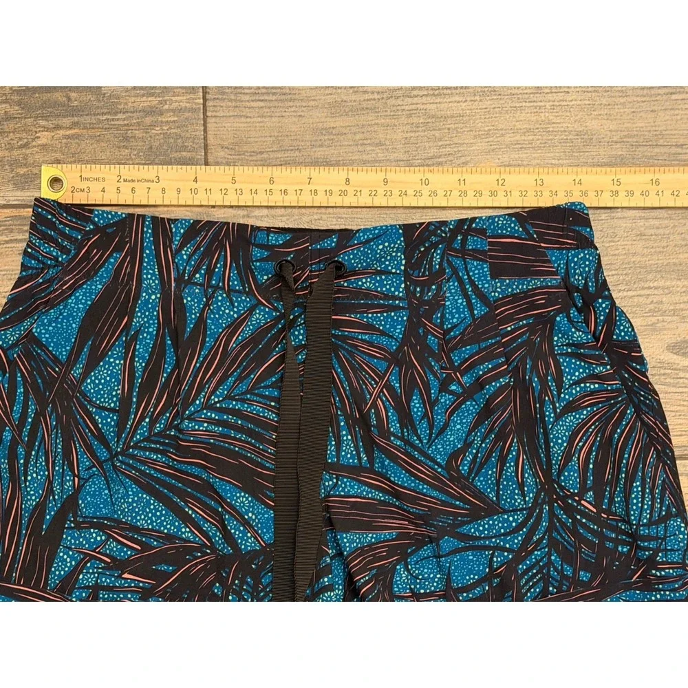 Lululemon Spring‎ Break Away II Teal Tropical Palm Print Athletic Shorts Size 8